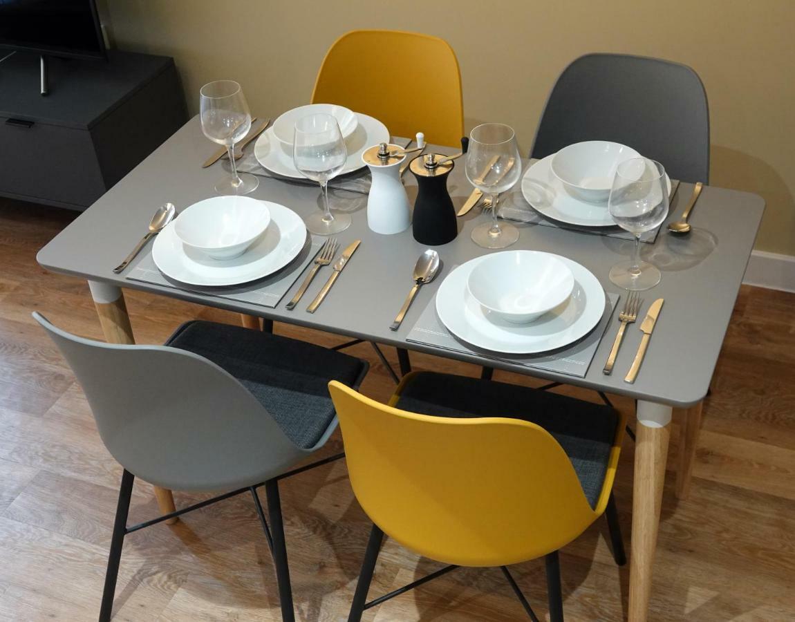 Modern One Bedroom Apartment In Cardiff Bay Bagian luar foto