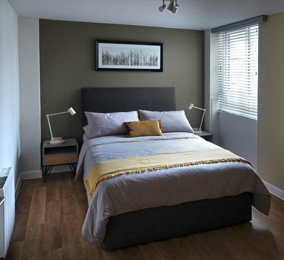 Modern One Bedroom Apartment In Cardiff Bay Bagian luar foto
